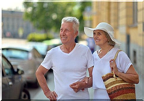 Seniors visiting a city