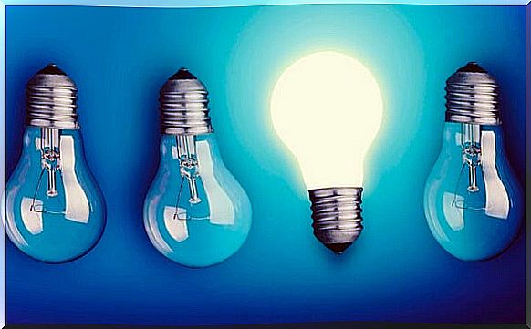 Light bulbs representing the light of creative unlearning