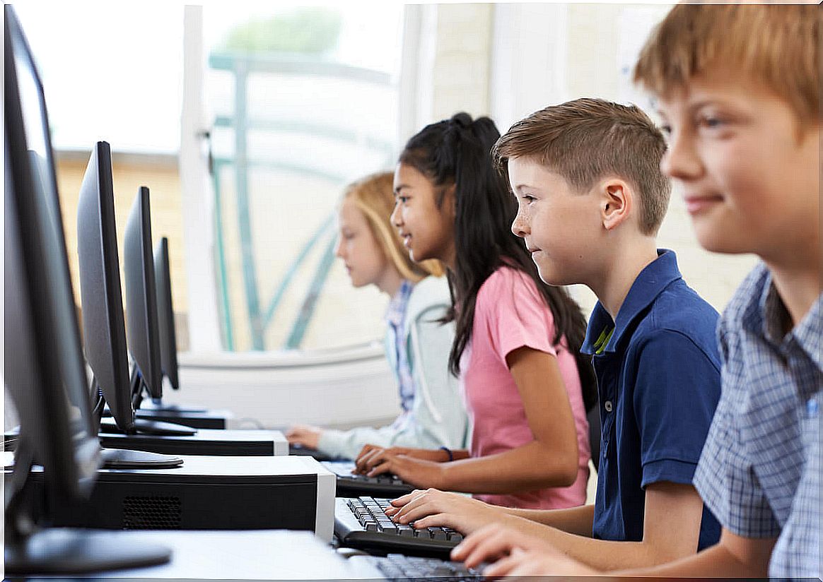 Children learning with digital literacy