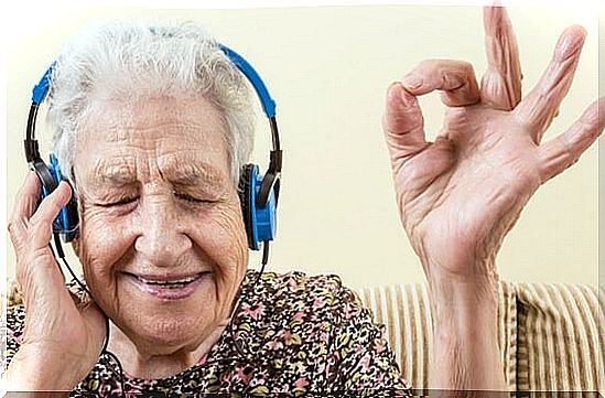 woman representing the relationship between singing and Alzheimer's