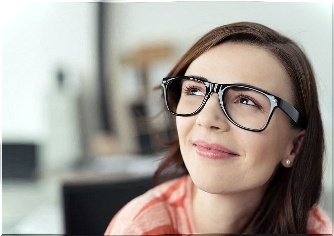 Woman with thinking about the differences between fluid intelligence and crystallized intelligence