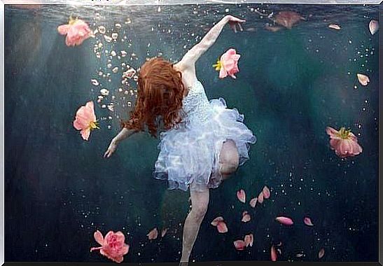 girl under water with roses